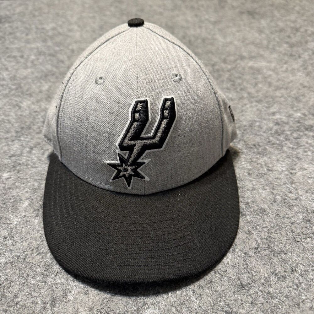 New Era 59FIFTY Low Profile San Antonio Spurs Fitted Hat Size 6 7/8 Gray Black